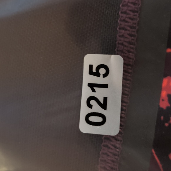 Oakley Red & Black Abstract Print Performance Leggings | Athletic Stretch Pants - Picture 6 of 6